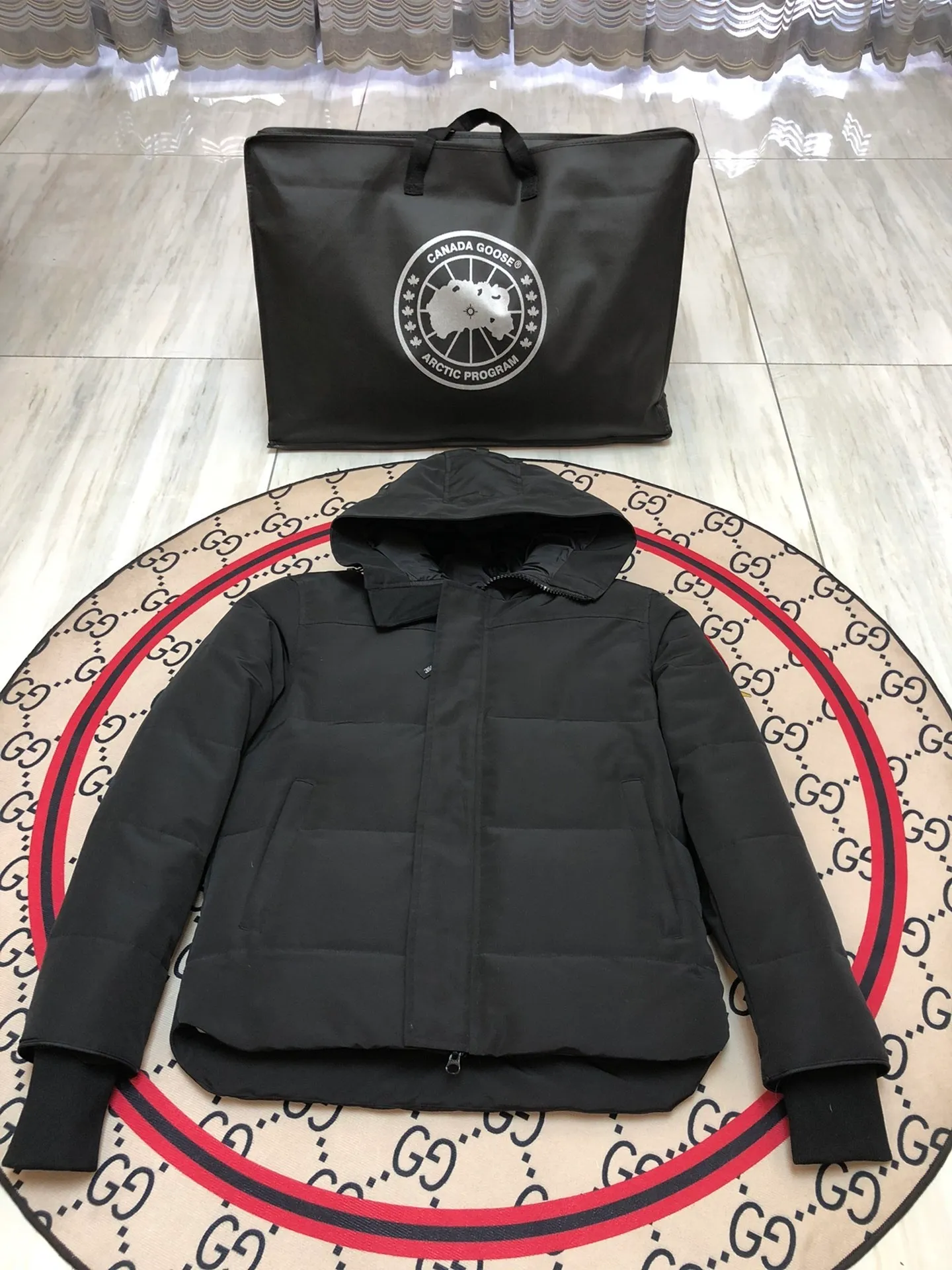 P660 counter quality 🇨🇦canada goose""🇨🇦millan parka 17 styles for men and women, short style without fur collar, chosen by Arctic and Antarctic expedition teams as winter wear, the Rolls Royce of down jackets. ➖ Industry-leading anti-counterfeiting chip sensing. ➖ Imported Behringer embroidery machines and customized embroidery labels, the highest level and industry leading. ➖ Imported Korean 21-count polyester-cotton blended original fabric, tc85 waterproof coating fabric, water-repellent, windproof and wear-resistant. ➖ The new national standard 80 white duck down is filled with an average of 520 grams of down. The amount of down filled is industry-leading. ➖ 100% nylon lon lining with double double-layer sealing design to prevent velvet running, seamless thread design on cuffs! ➖ Western Canadian Green Wolf Collar. ➖ Yoshida ykk provides original custom-made electroplated sliders. The ykk two-way lockable zipper is tight and smooth and does not peel off paint. ➖ 3m composite Velcro is durable, and all accessories and hardware are custom-made. Note: Our copywriting is only simple and clear. Instead of bragging about the copywriting, it is better to compare and understand with samples. Only for the purest, most focused, most professional, highest quality, and highest sex!
